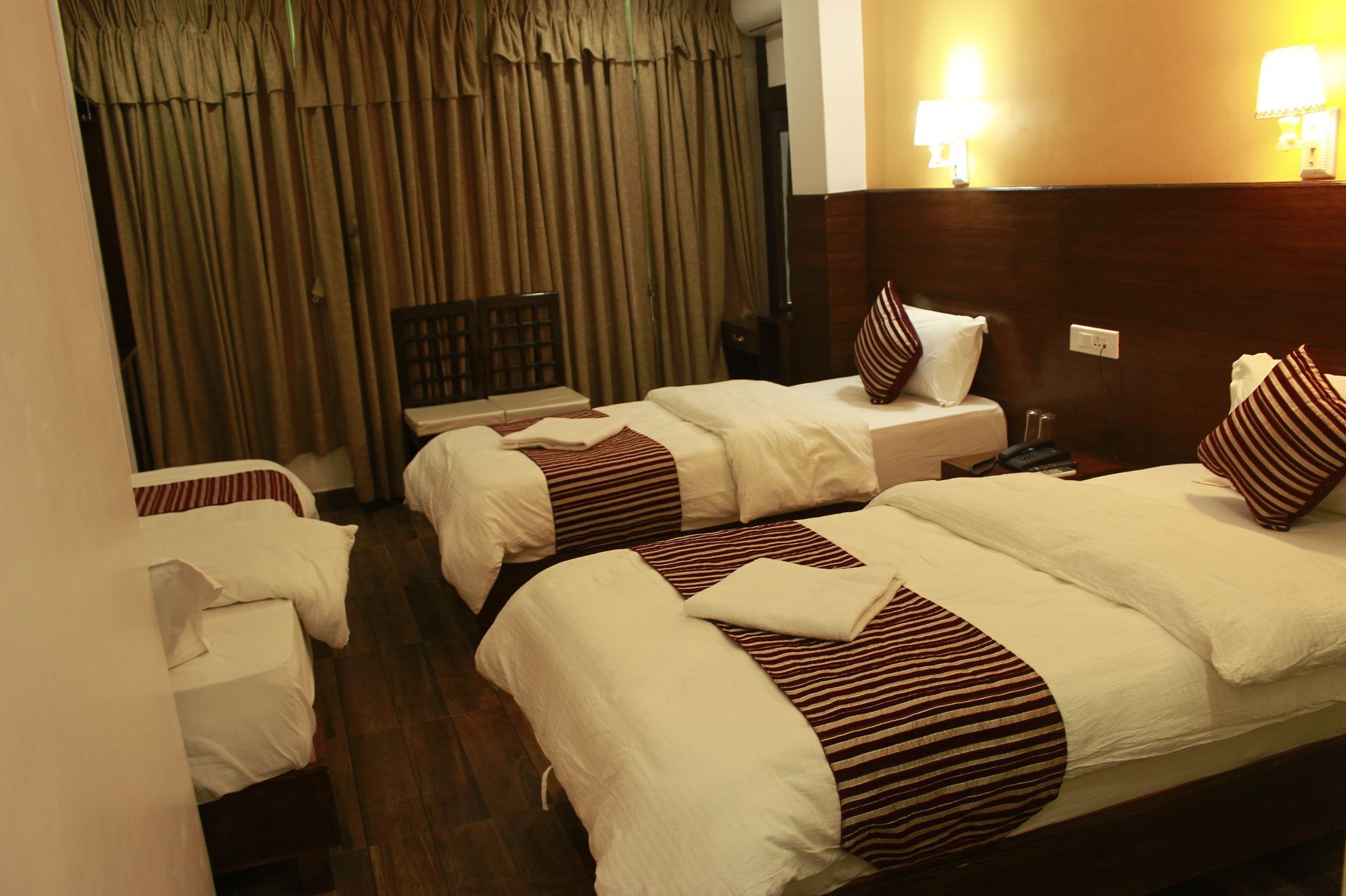 Hotel Lakeside Pokhara Exterior foto